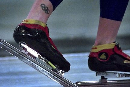 Πατινέζ χαρακώνει την αντίπαλο της, η ομοσπονδία λέει “όλα καλά”