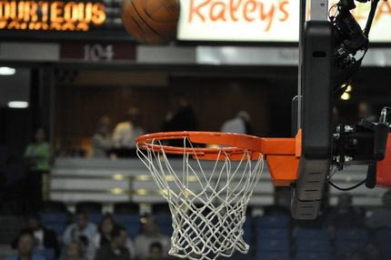 Οπαδοί εφηβικής ομάδας πανηγυρίζουν για μπάζερ μπίτερ που δεν μέτρησε ποτέ