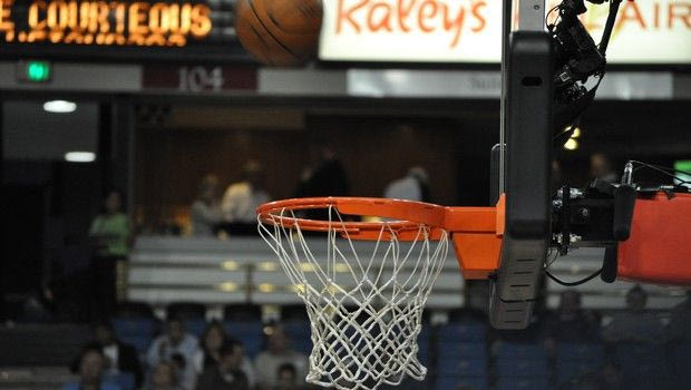 Οπαδοί εφηβικής ομάδας πανηγυρίζουν για μπάζερ μπίτερ που δεν μέτρησε ποτέ