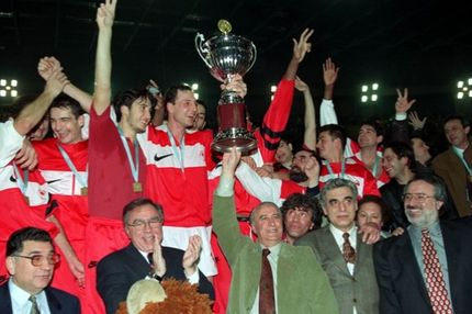 Μάρτιος 1996, όταν ο Ολυμπιακός κατέκτησε το Κύπελλο Κυπελλούχων