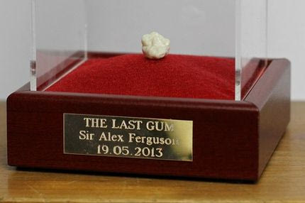 Η τελευταία τσίχλα του Φέργκιουσον πουλήθηκε όσο ένας παίκτης της Premier League