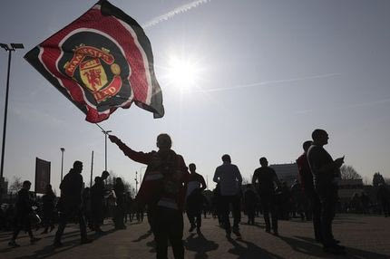 Τι γίνεται όταν οι οπαδοί της Μάντσεστερ Γιουνάιτεντ πετυχαίνουν το πούλμαν της Σίτι