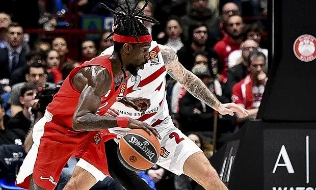 Μιλάνο – Ολυμπιακός: Το δυνατό χειροκρότημα για τον λαβωμένο Σπανούλη έκρυβε μια μύχια ανακούφιση