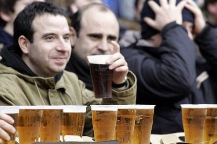 Εταιρεία ψάχνει συνεργάτη για να πίνει επί 4 ώρες βλέποντας ράγκμπι