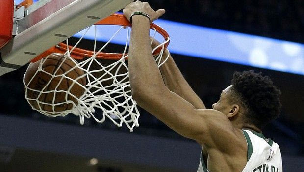 5 καρφώματα από τη βολή, το ίδιο επικά με αυτό του Γιάννη Αντετοκούνμπο