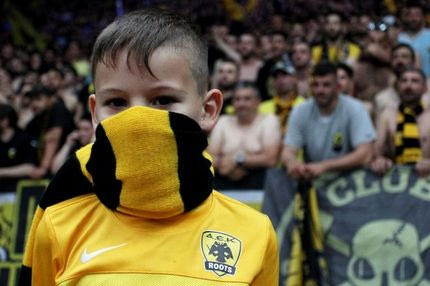 Είναι κοντά το τέλος του κασκόλ στο γήπεδο;