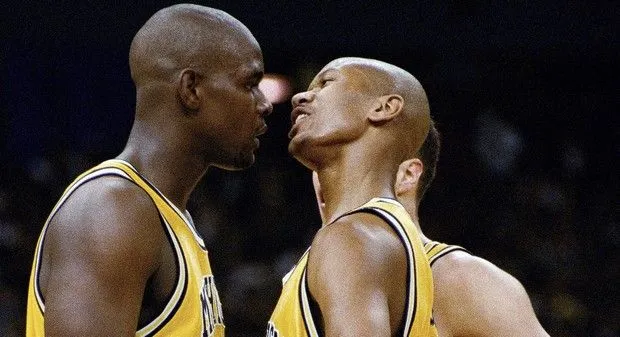 ‘Running Rebels’ εναντίον ‘Fab Five’: Οι δύο ομάδες που άγγιξαν το μπάσκετ