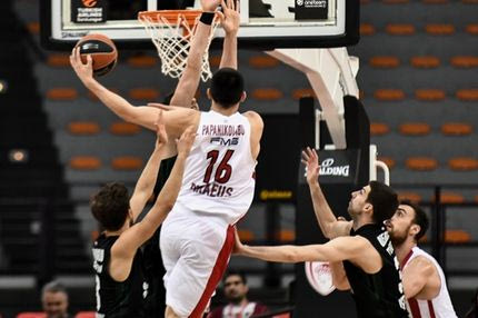 Ολυμπιακός – Νταρουσάφακα: Οι Πειραιώτες ζεστάθηκαν, το άδειο ΣΕΦ όχι