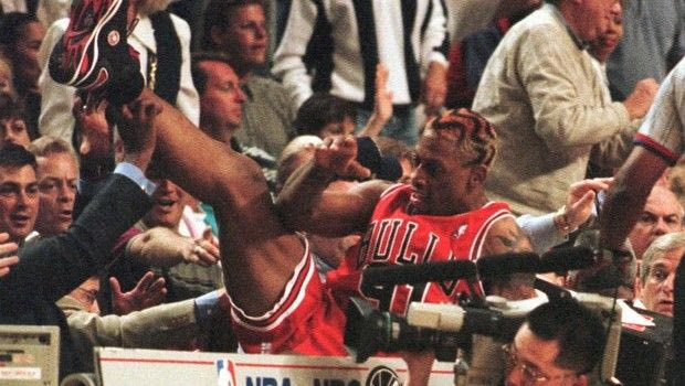 Τα sneakers του Ντένις Ρόντμαν ήταν εξωγήινα σαν το παιχνίδι του