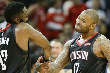 PJ Τάκερ: από φυγάς στον Άρη σε σημείο αναφοράς των Ρόκετς