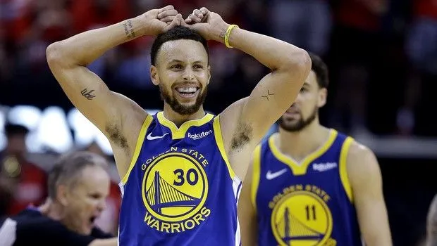 Το σκάκι του περιορισμού των Κάρι και Αντετοκούνμπο