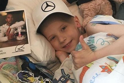 Λούις Χάμιλτον: Ο συγκινητικός λόγος που δάνεισε μια Μερσεντές στον πεντάχρονο Χάρι Σο
