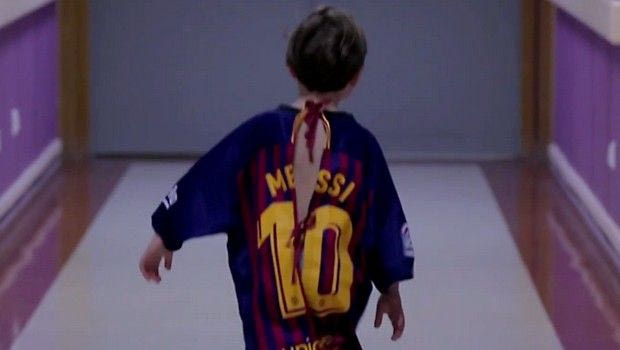 Κλινική μετατρέπει τις φανέλες ομάδων σε παυσίπονα για παιδικές ψυχές