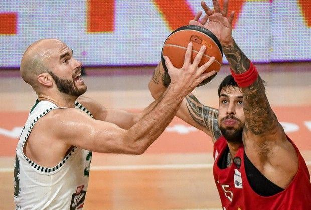 Το πρώτο πρωτάθλημα των ’16’ περιμένει πρώτα τα playoffs