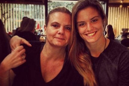 Η Αγγελική ‘ζακέτα-να-πάρεις’ Κανελλοπούλου είναι η Ελληνίδα μάνα