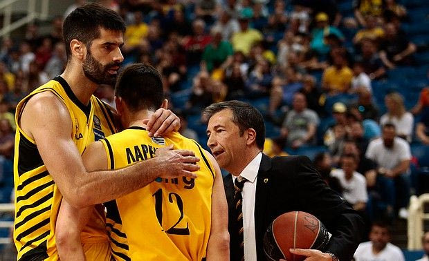 Ο Σάκοτα φροντίζει να ‘κρύβει’ την ΑΕΚ κάτω από το χαλί