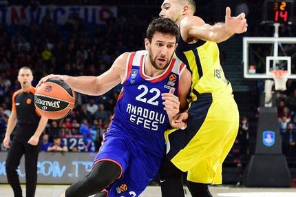 Μένουν 3 δευτερόλεπτα. Ποιος παίρνει το σουτ;