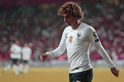 Το surfer κούρεμα του Γκριεζμάν φτιάχτηκε για Βαρκελώνη