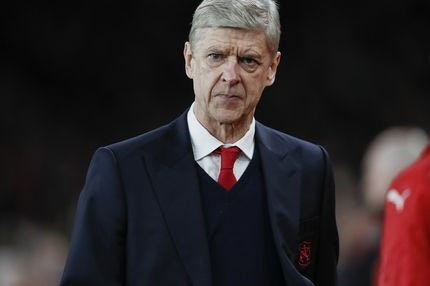 Το “δεξί χέρι” δείχνει την έξοδο στον Βενγκέρ