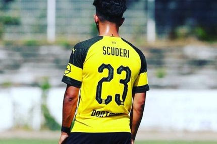 O 21χρονος παίκτης της Ντόρτμουντ που κόβει την μπάλα μετά από 9 εγχειρήσεις