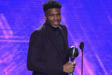 Τα looks του Γιάννη Αντετοκούνμπο επιβεβαιώνουν πώς η Ελλάδα του χάρισε Greek Style