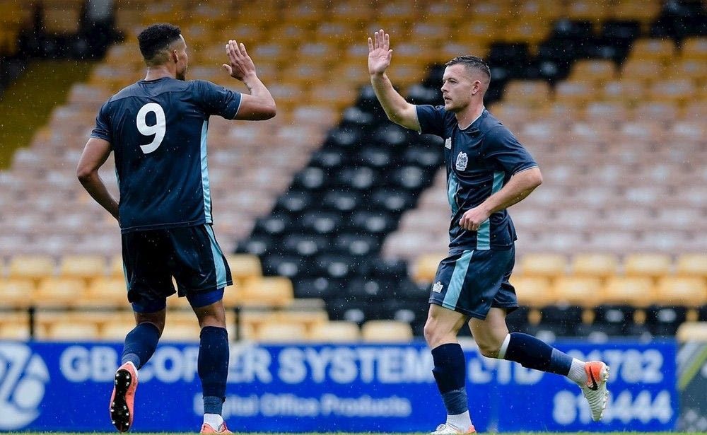 Στο γήπεδο που οι οπαδοί πρέπει να πάνε πρώτα με κουβάδες και σκούπες, μετά με κασκόλ