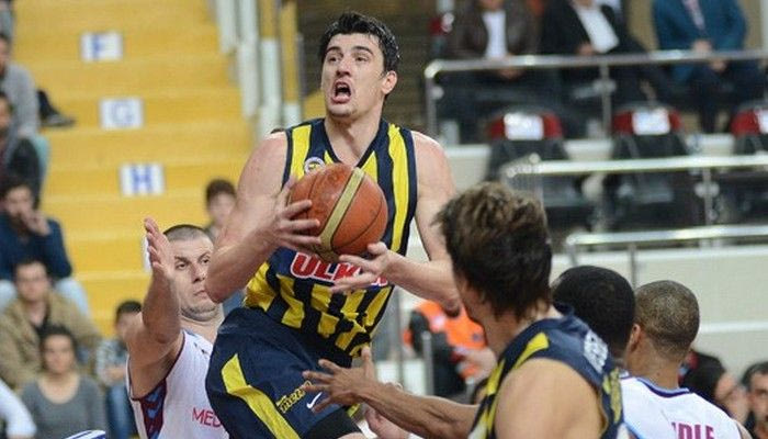Ο Γκούντελοκ οδηγεί σταθερά τη Φενέρμπαχτσε