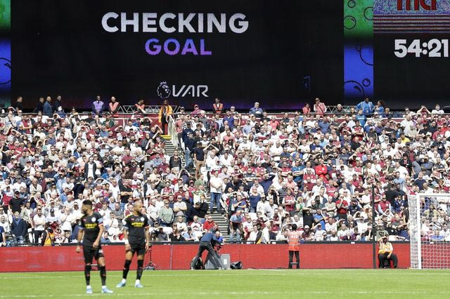 Το πρώτο ακυρωθέν γκολ από VAR στην Premier League δίχασε την Αγγλία
