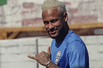 Το μετέωρο βήμα 8 αστέρων του ποδοσφαίρου