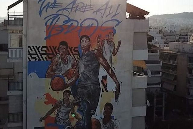 Τo νέο γκράφιτι των Antetokounbros αγγίζει τον ουρανό