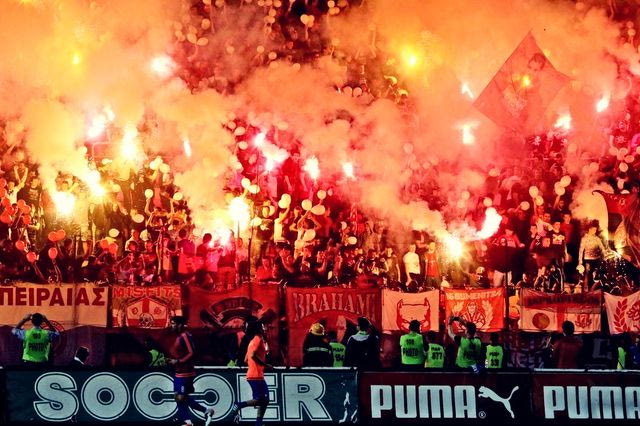 Ερυθρός Αστέρας-Ολυμπιακός: Πώς χτίστηκε η αδερφική σχέση των οπαδών