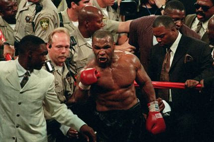 Με 10 εκατομμύρια, θα δεχόσουν γροθιά από τον Μάικ Τάισον;