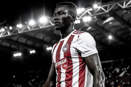 Ο Μαντί Καμαρά είναι άρρηκτα συνδεδεμένος με το βρώμικο χώμα της νιότης του