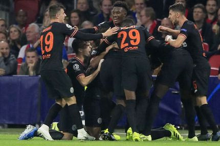 Ο Ζορζίνιο συνεχάρη τα γεννητικά όργανα του ήρωα Μπατσουαγί