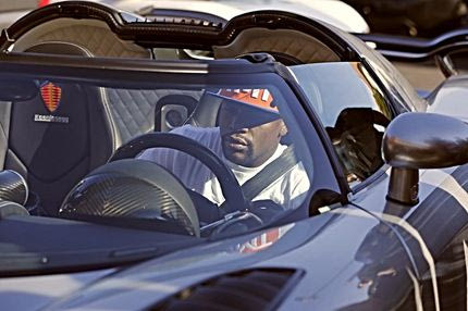 To γκαράζ του Φλόιντ Mεϊγουέδερ χρειάζεται παρκαδόρο και δακτύλιο