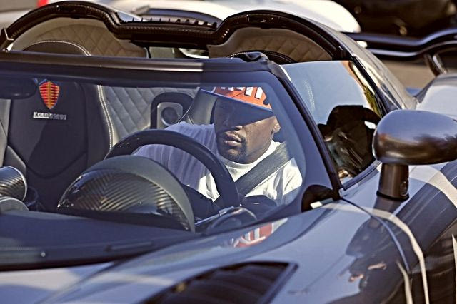 To γκαράζ του Φλόιντ Mεϊγουέδερ χρειάζεται παρκαδόρο και δακτύλιο