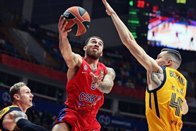 Οι 3 πόντοι που δεν έβαλε ο Ντε Κολό και το circus shot του Τζέιμς