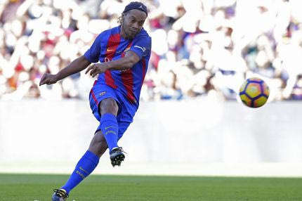 Ο Ροναλντίνιο επέστρεψε στη δράση και έβγαλε την καλύτερη ασίστ της καριέρας του