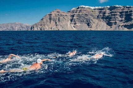 Santorini Experience #2: Από τη λάβα στη θάλασσα κολυμπώντας