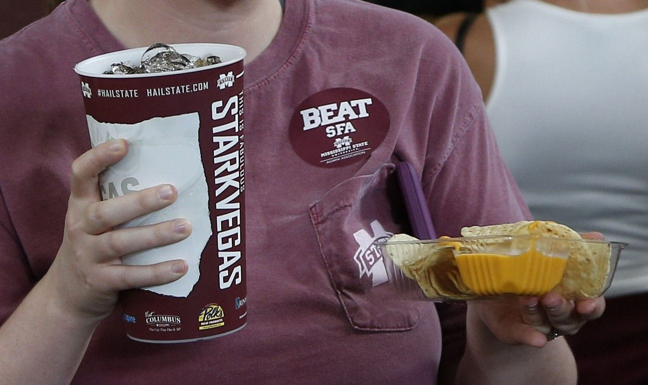 Πόσο πιθανή είναι η απαγόρευση του ‘βρώμικου’ στα γήπεδα;