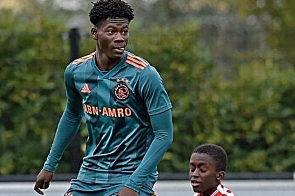 Ο 14χρονος Ντέιβιντ Ίσμον περνάει τους αντιπάλους του από πάνω