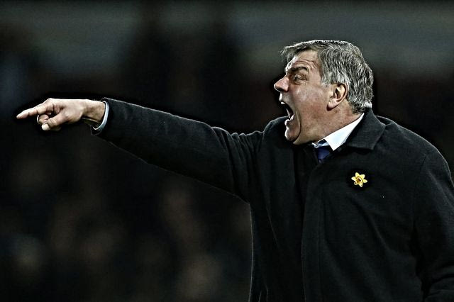 Ο προπονητής που εμψύχωσε τους παίκτες με “This is Sparta” και έχασε 1-7