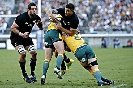 Η φανέλα ‘Σαγόνια του Ζαχαρία’ κάνει θραύση στο αυστραλιανό ράγκμπι