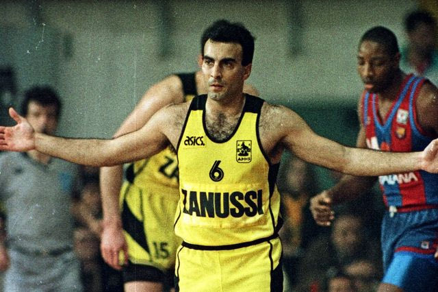 Στo πρώτο του ματς με τον Άρη, ο Νίκος Γκάλης θεωρήθηκε ατομιστής