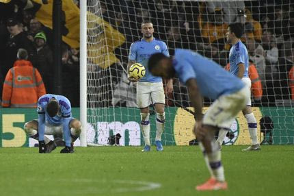 Λίγο μετά το φάουλ του Στέρλινγκ στο δοκάρι