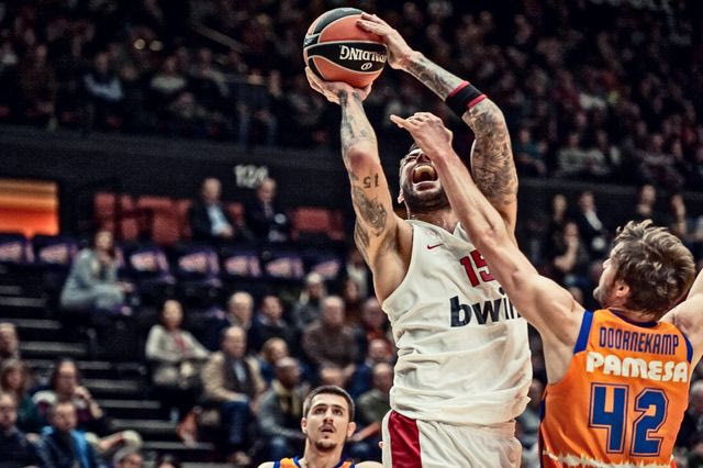 Βαλένθια-Ολυμπιακός: Το δώρο του Κεμζούρα στον Μπαρτζώκα