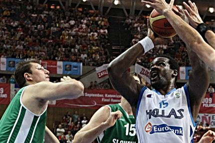 Η άδοξη περιπέτεια του Σοφοκλή Σχορτσιανίτη με τη φανέλα των Κλίπερς