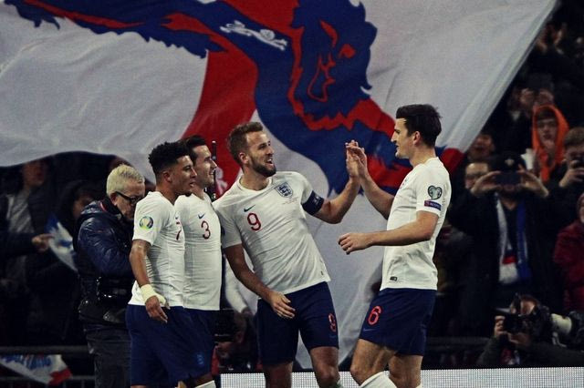 Μια 11άδα των Άγγλων που δεν σηκώνει ούτε κούπα τσαγιού