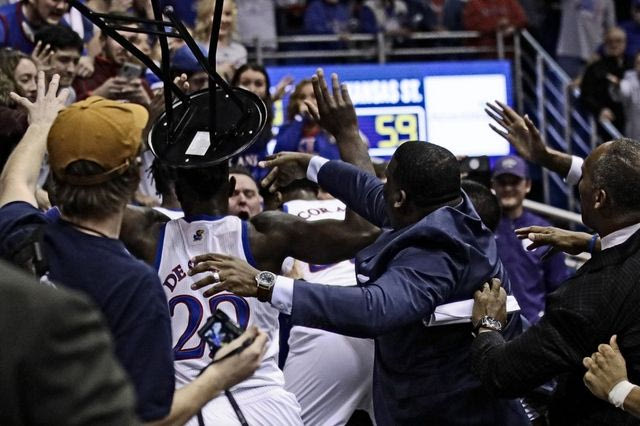 Το ξύλο στο Kansas-Kansas State θύμισε Palace και ΟΑΚΑ