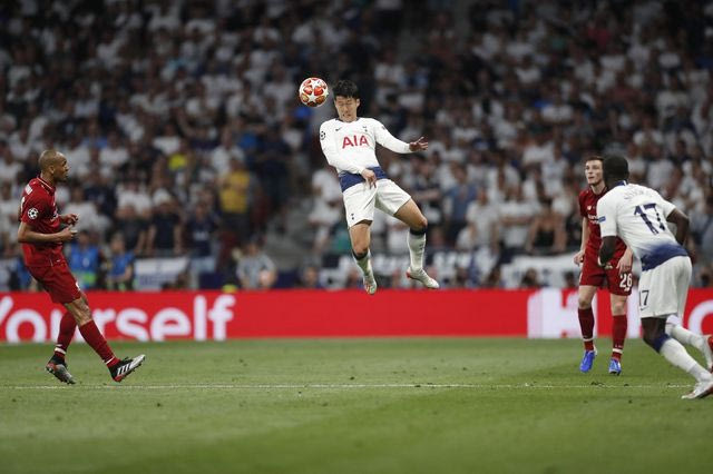 Η Τότεναμ δεν παραδέχεται το γκολ του βραβευμένου Σον